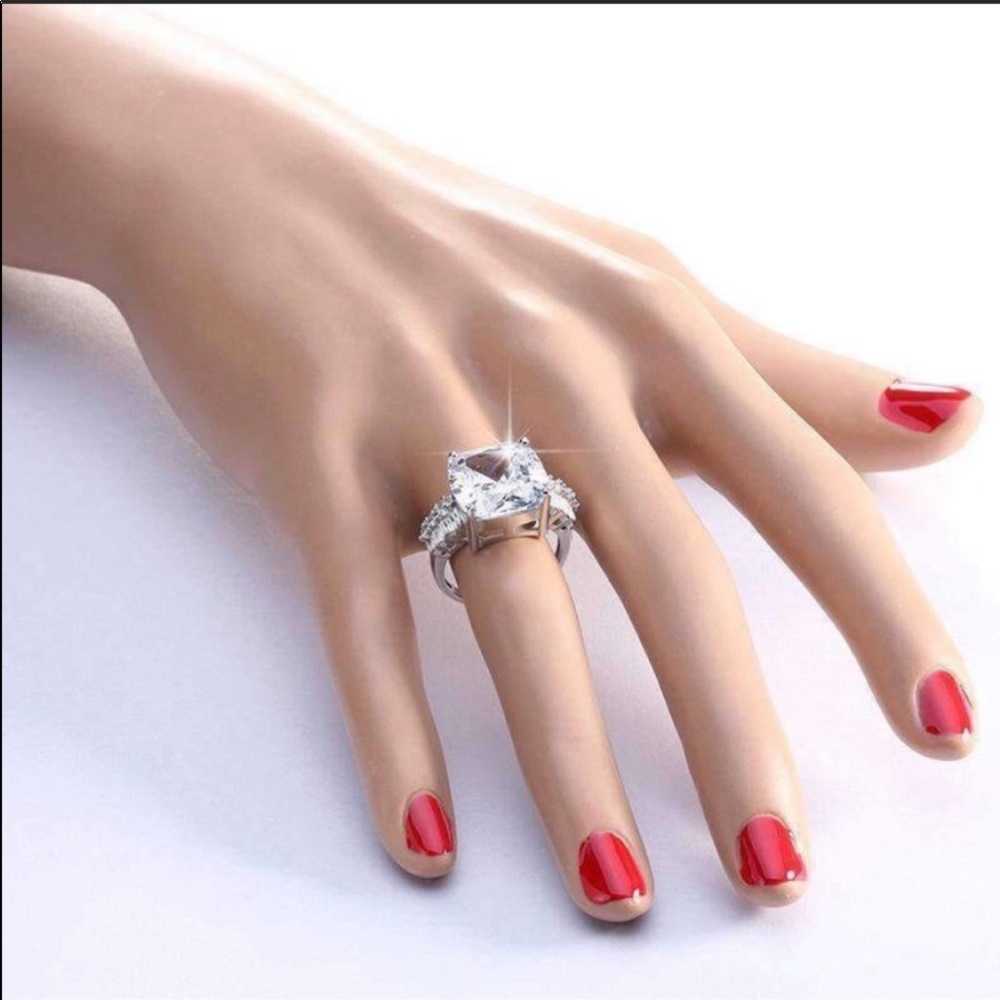 Silver cubic zirconia 8 carat engagement ring - Picture 2 of 5